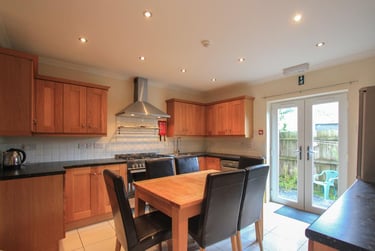 8 bed house, Blackweir Terrace, Maindy, Cardiff, CF103EQ - Image 2
